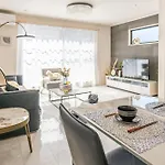 桜の川18 5 Minutes Htsudai Station, 1 Minute Train To Shinjuku, 120㎡ Villa, Four Bedrooms