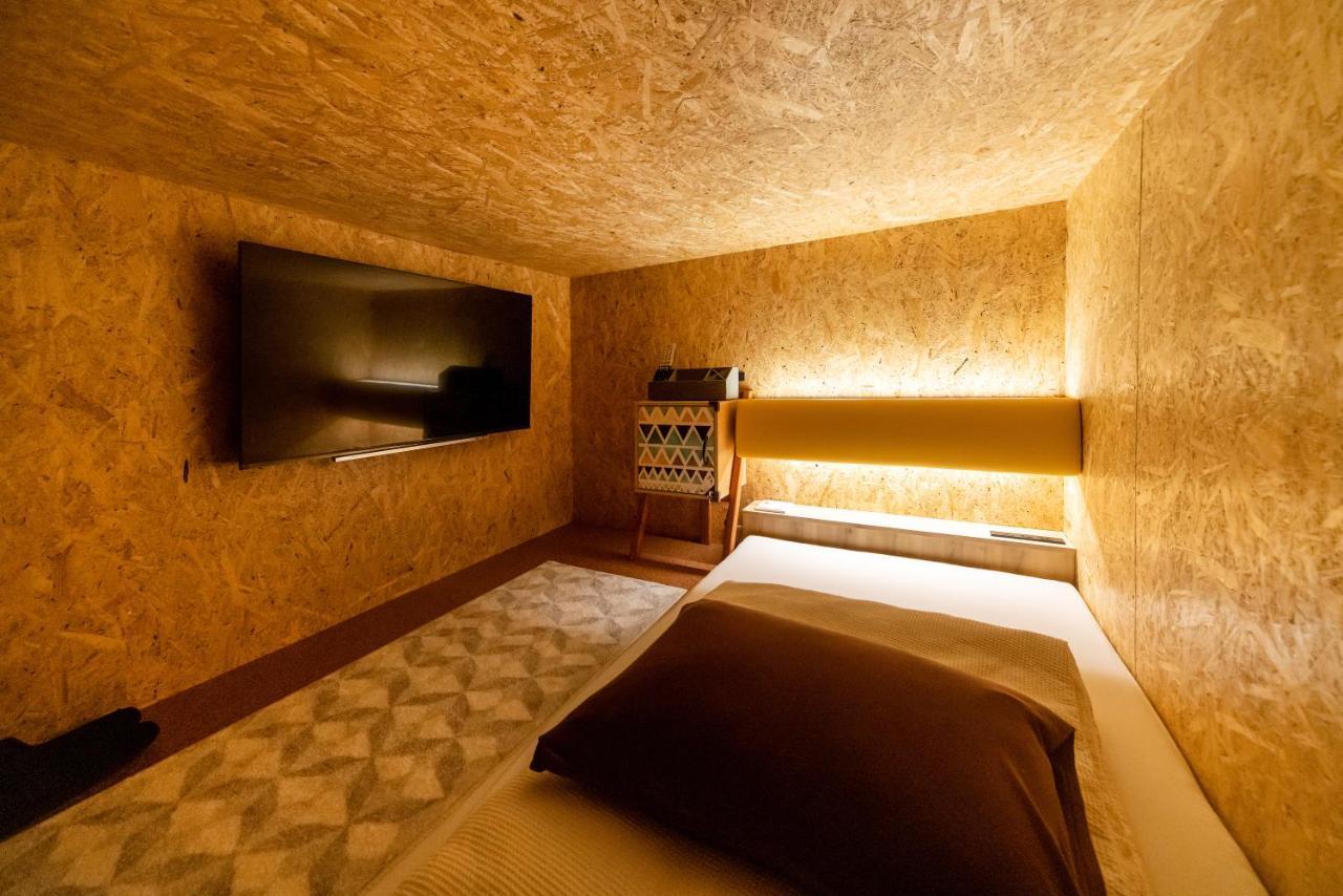 Eegee Kamata Capsule hotel
