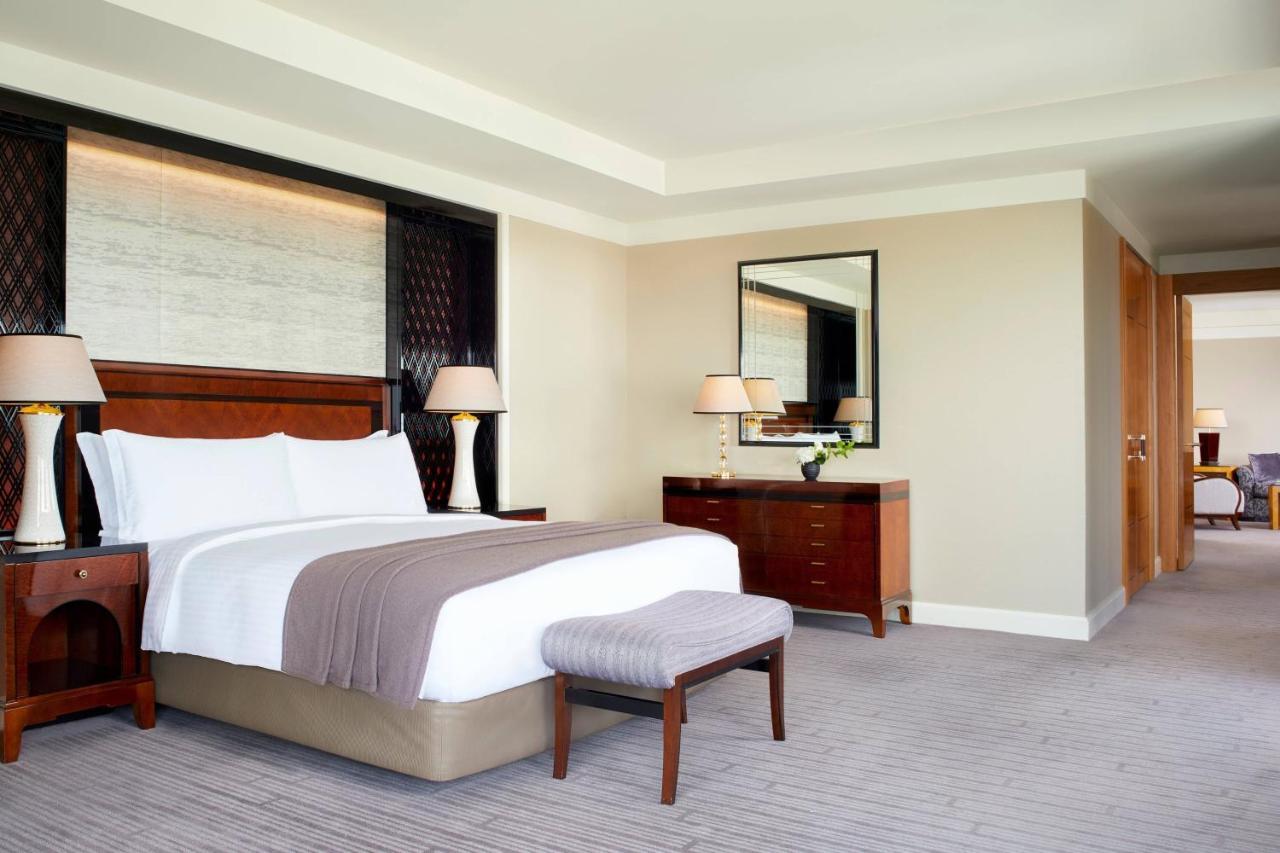 The Ritz-carlton, Hotel