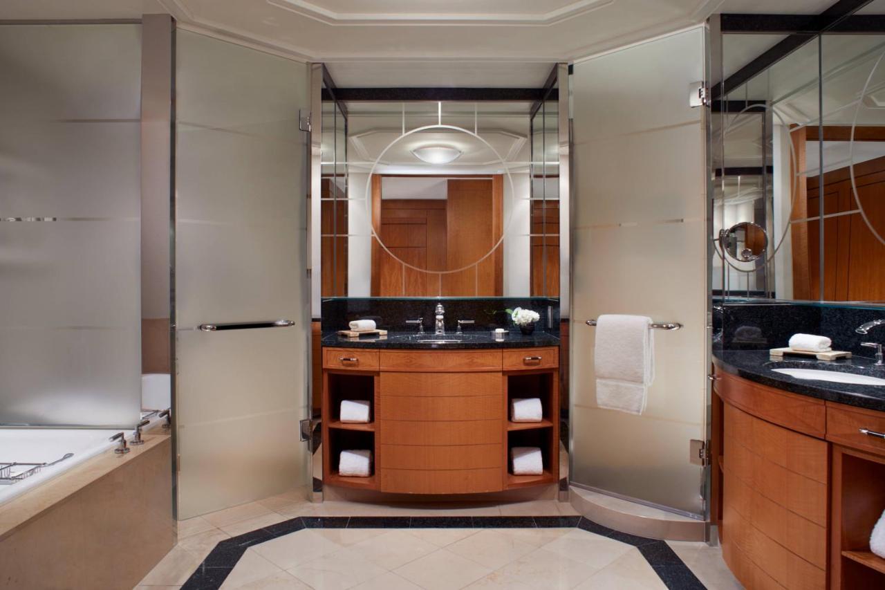 The Ritz-carlton, Hotel