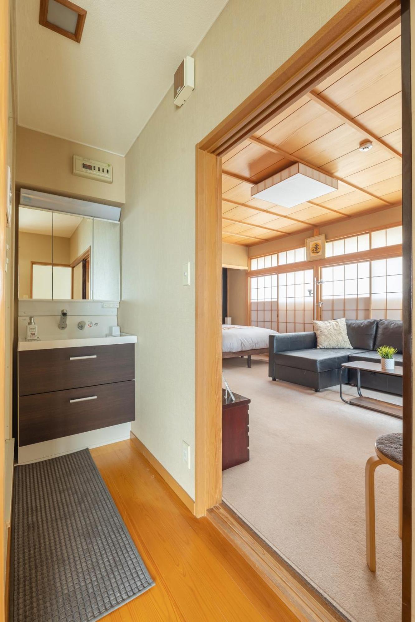 The Ivy Apartments, Location, Yoyogi!! Tokyo