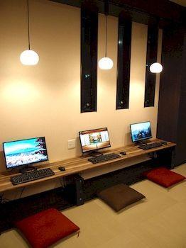 Space Hostel *