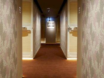Capsule hotel Ginza Bay