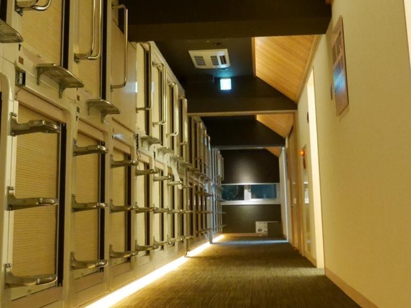 Capsule hotel Ginza Bay 2*