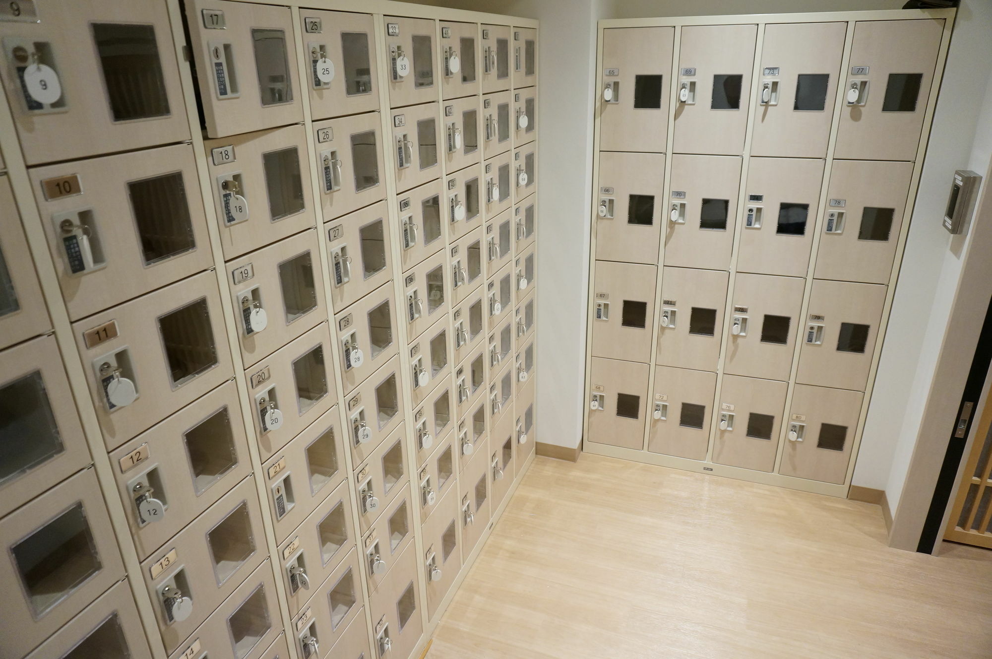 Capsule hotel Ginza Bay