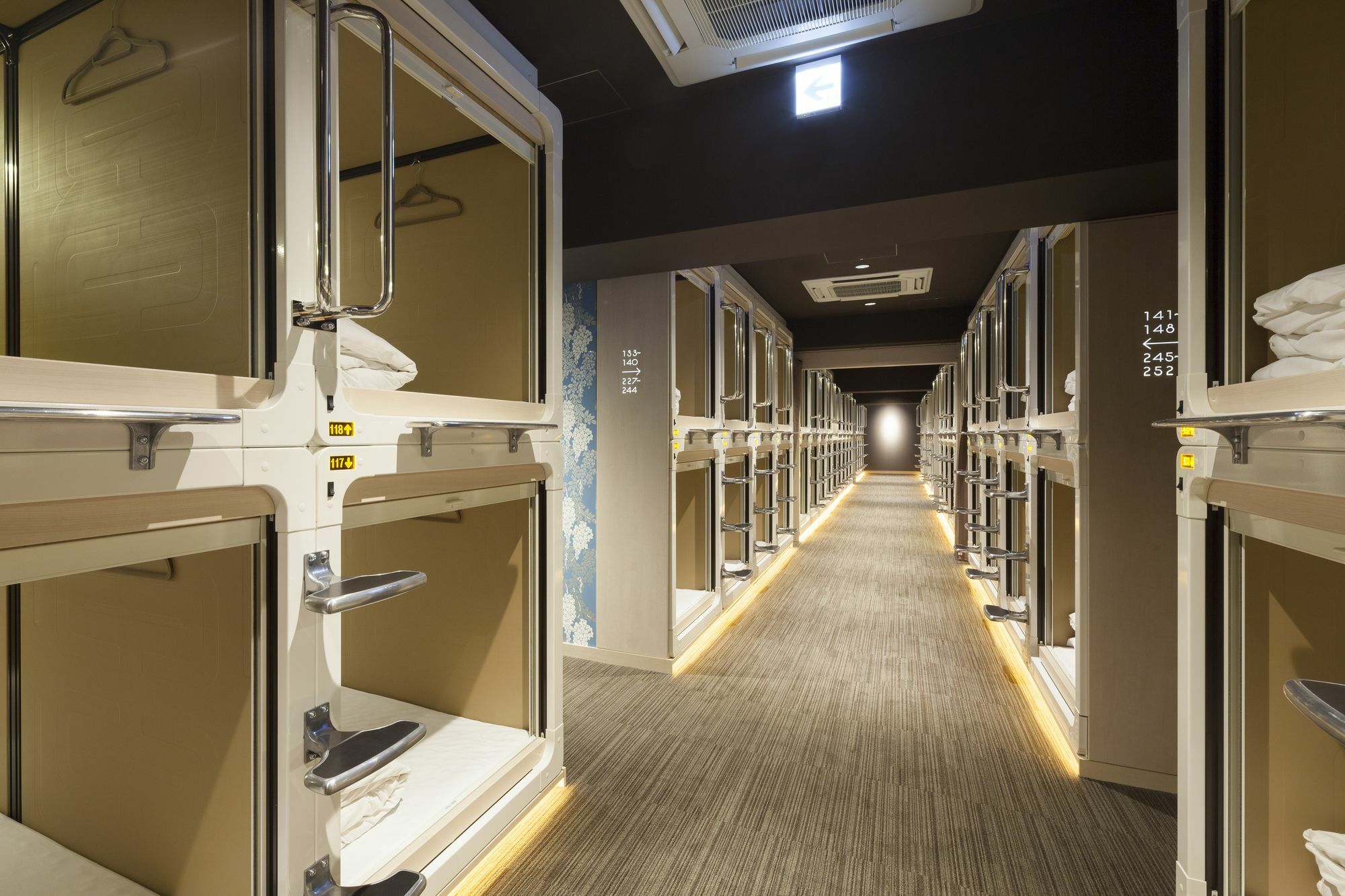 Capsule hotel Ginza Bay