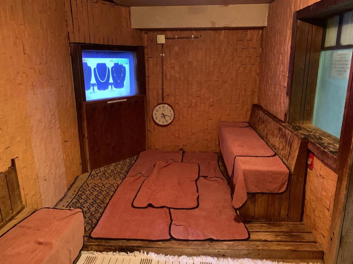 Capsule 310 Capsule hotel