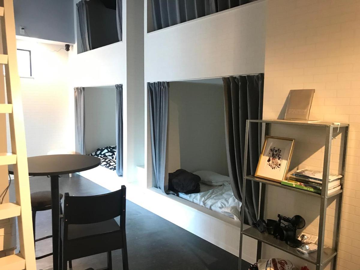 1010 Senjuohashi Hostel