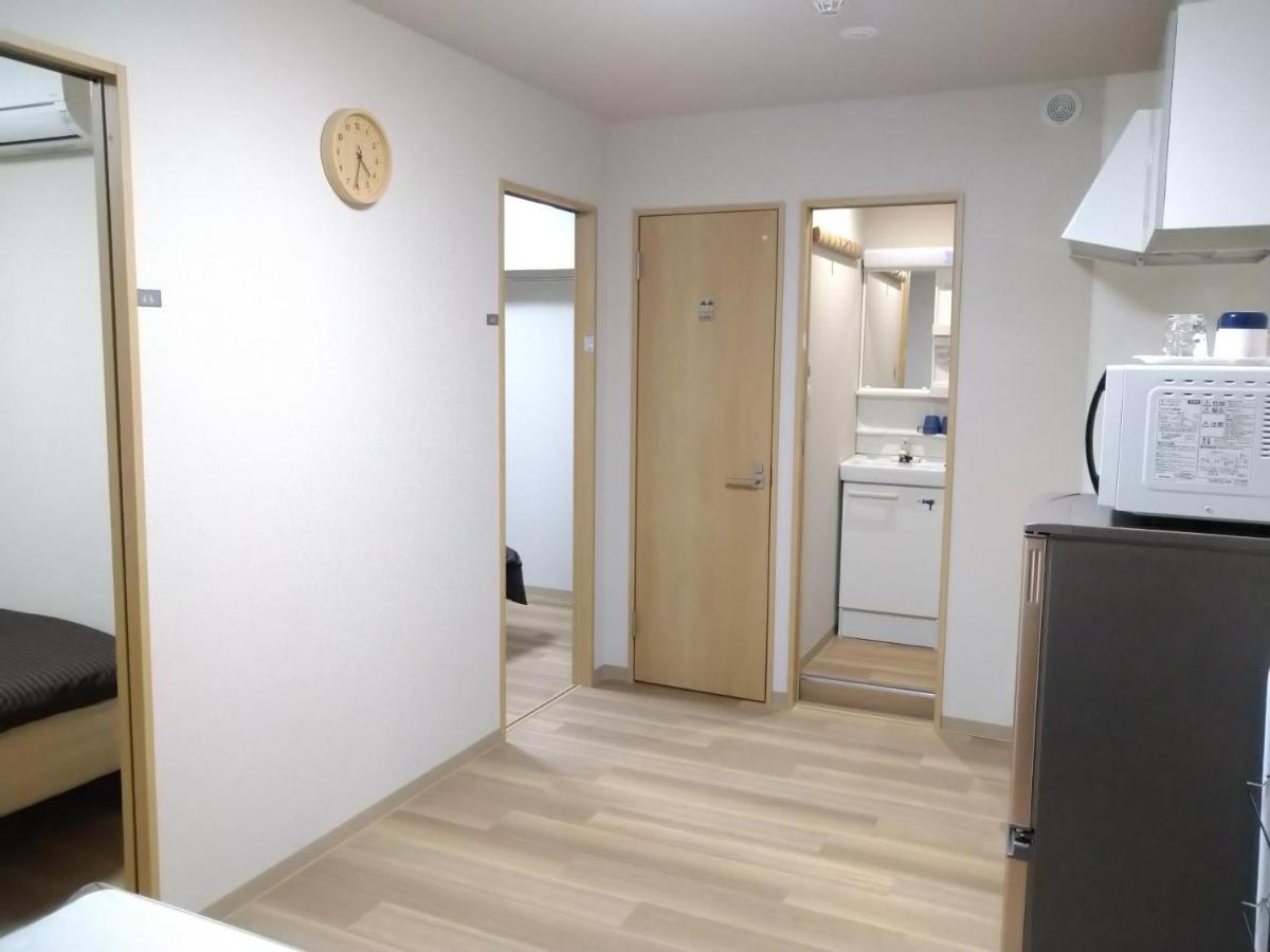 Apartment Issyuku Higashiueno *