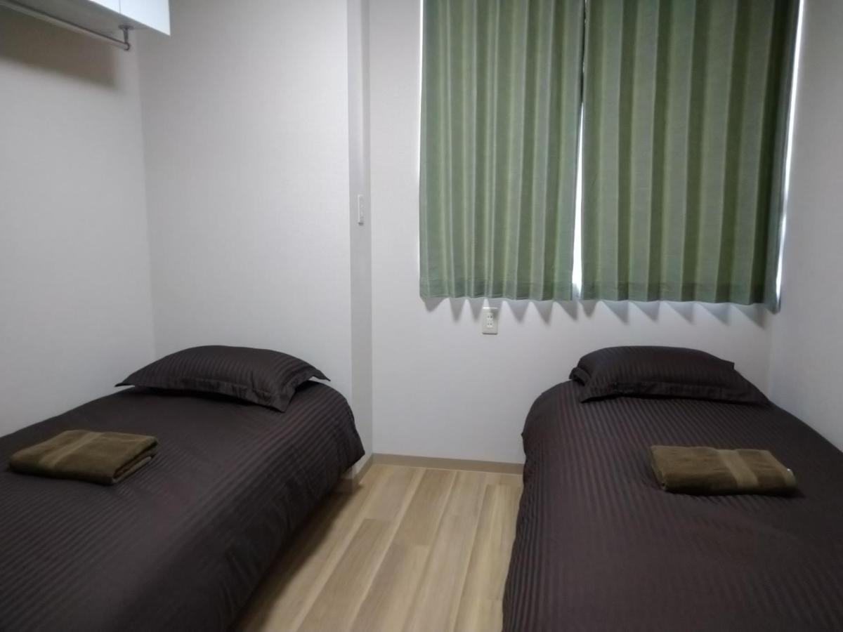 Apartment Issyuku Higashiueno *
