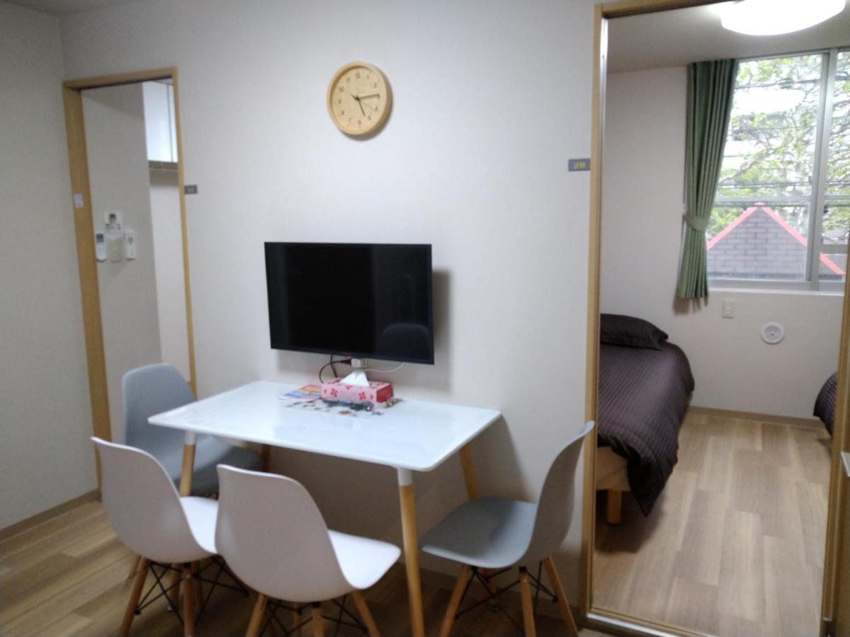 Apartment Issyuku Higashiueno *