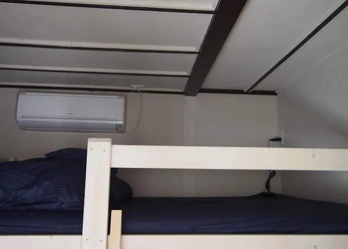 328 Hostel & Lounge