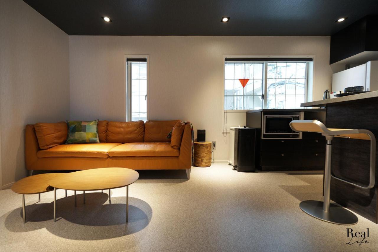 Apartment Real Life Aoyama Tokyo