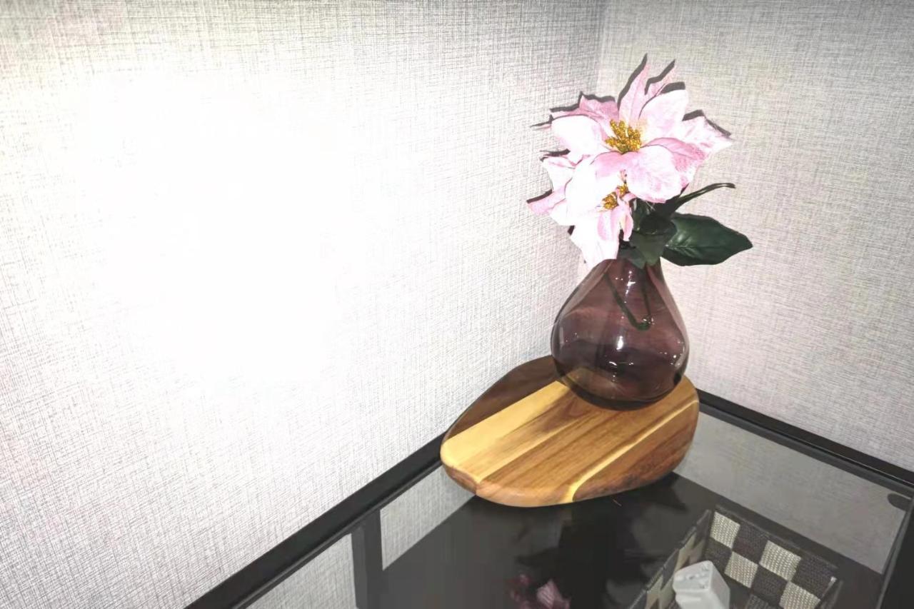 Gm -- Self Check-in -- Number & Password Is In The Following Email Apartment *