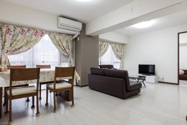 Kiki Lm -- Self Check-in -- Number & Password Is In The Following Email Apartment