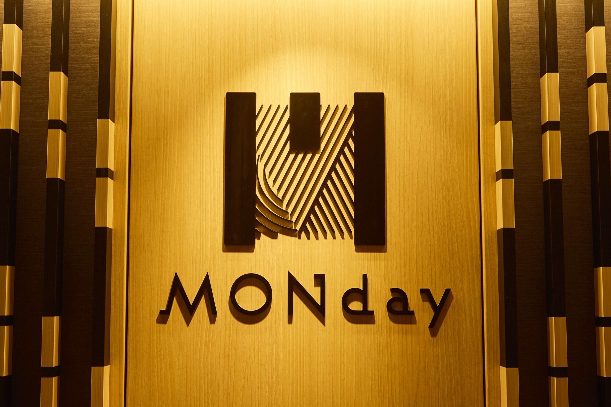 Monday Hamamatsucho Daimon Tokyo