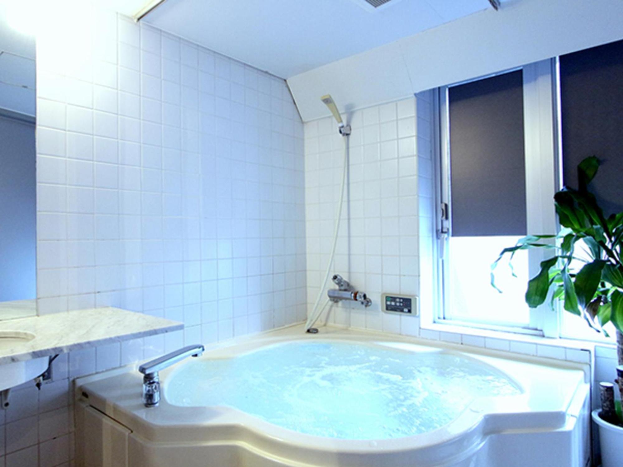 Livemax Budget Korakuen Hotel