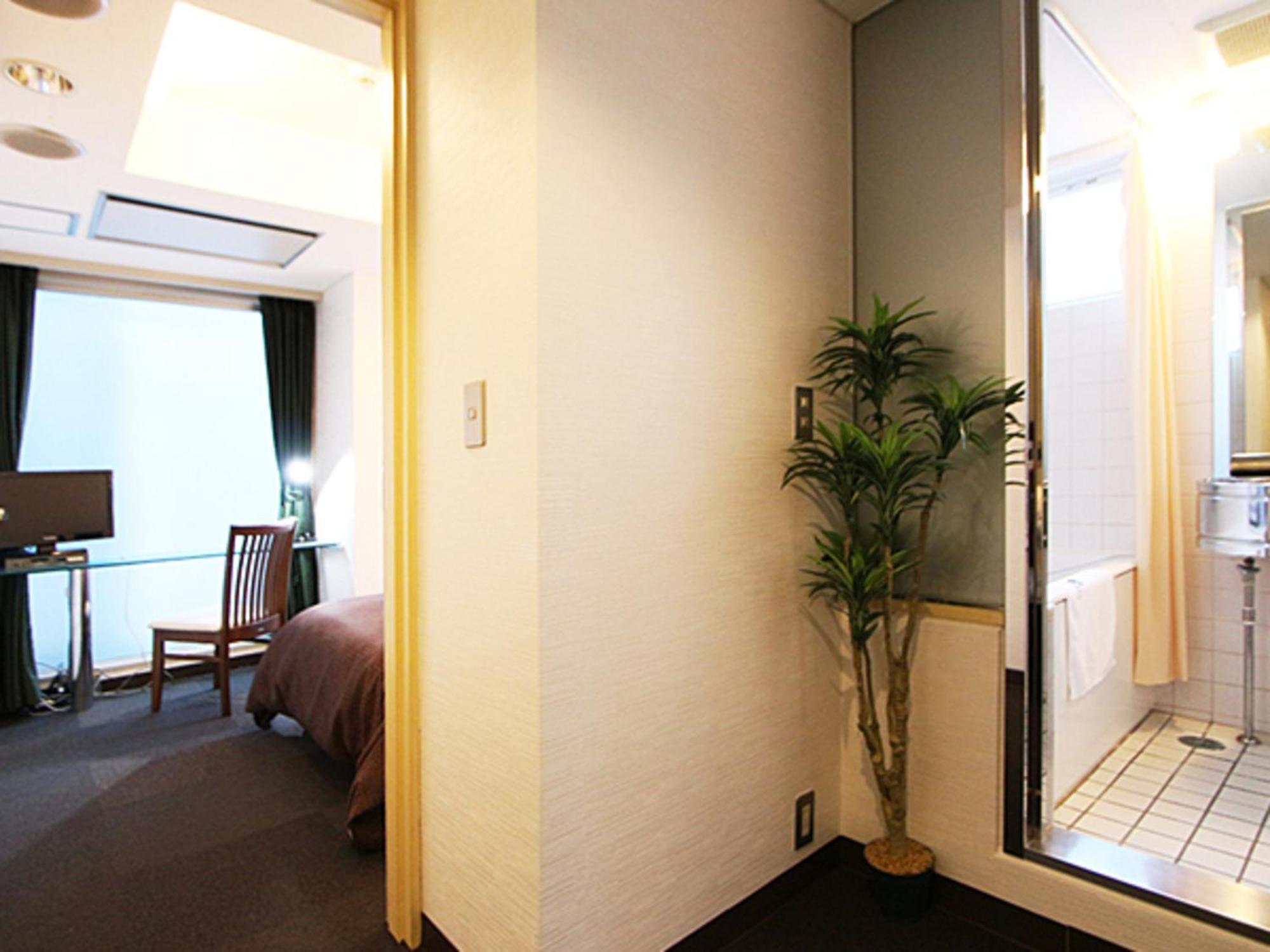Livemax Budget Korakuen Hotel