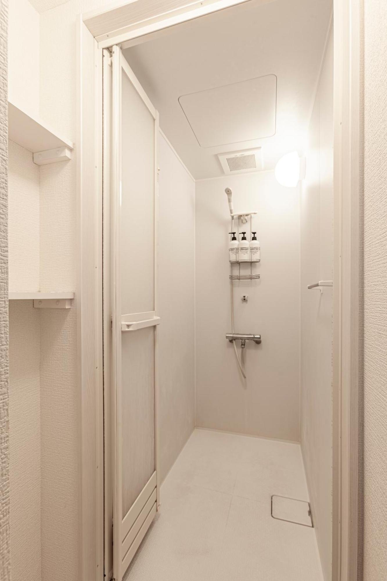 Premier Shinjuku West 3f 4f * Tokyo