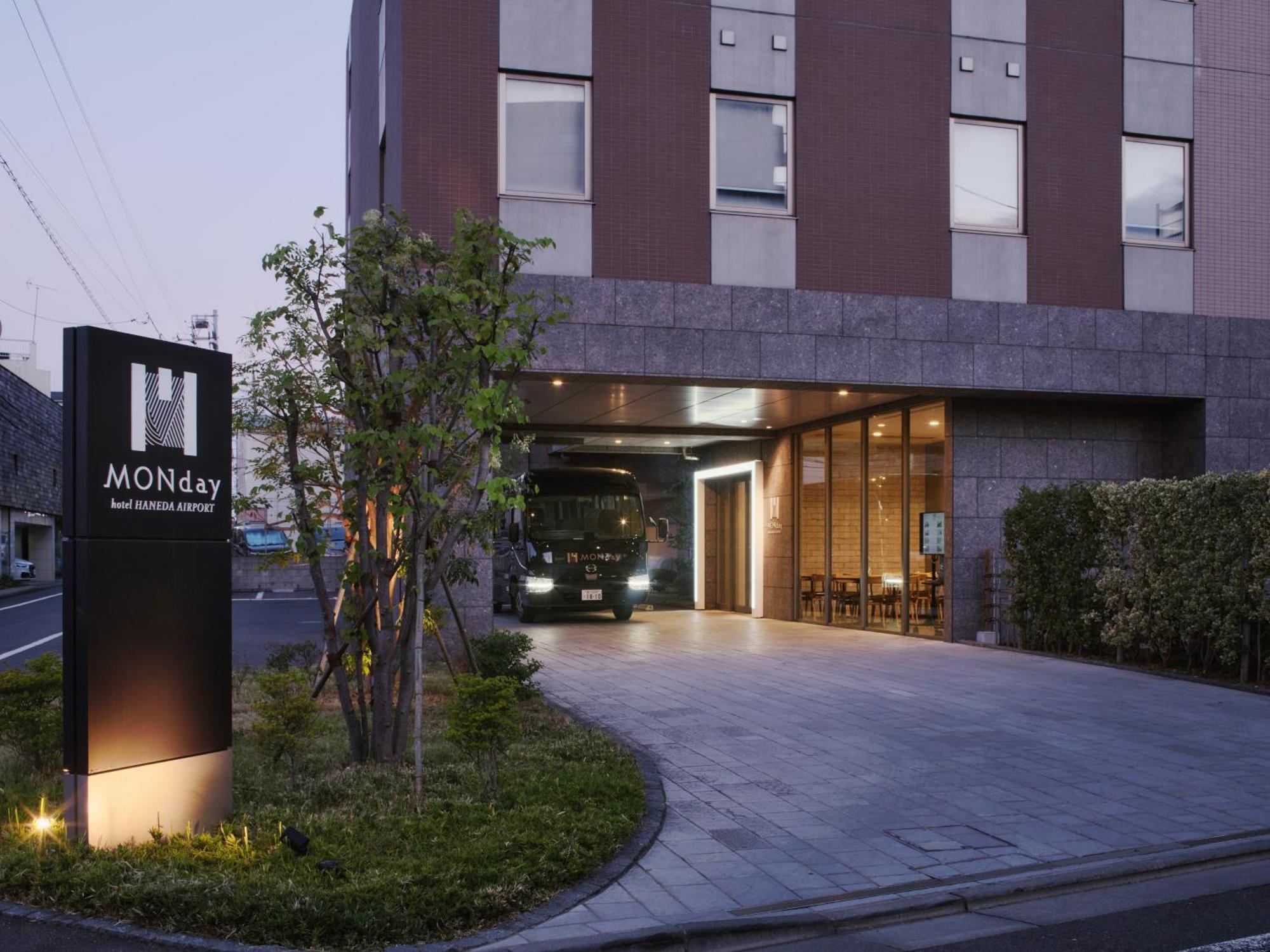 Monday Haneda Airport 3*