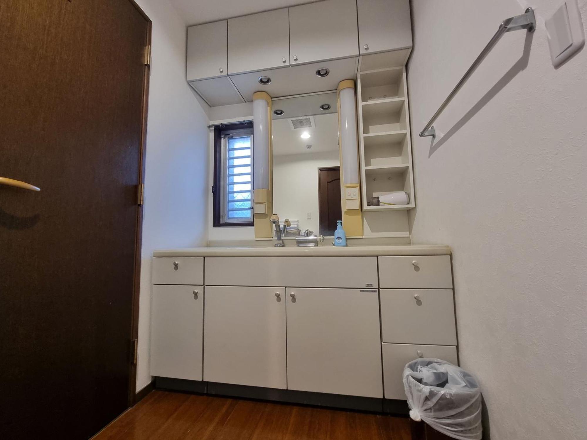 Apartment Prism Court 綾瀬 *