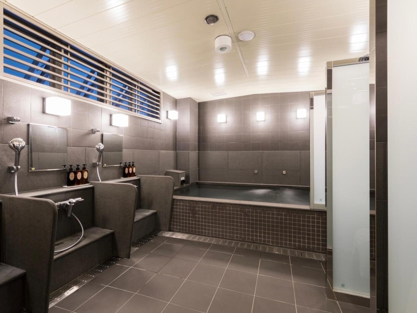 Capsule hotel Glansit Akihabara 2*