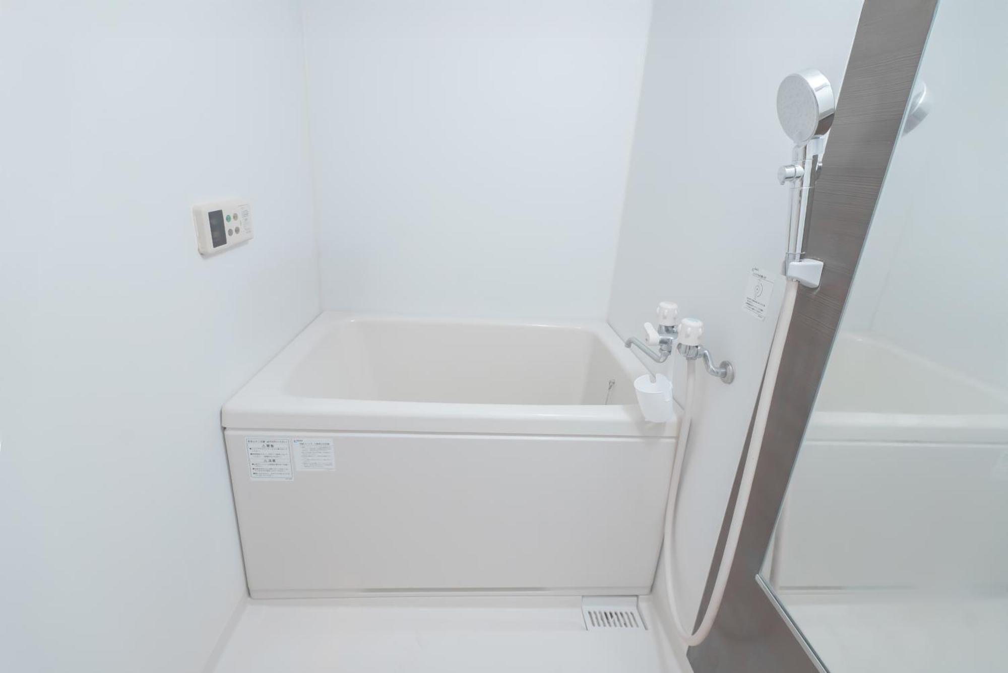 1 Minute From Higashi-shinjuku Station Large Living Apartment