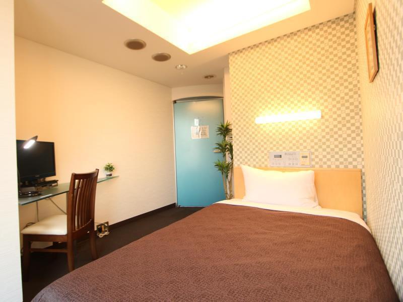 Livemax Budget Korakuen Hotel