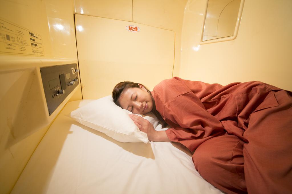 Shinjuku Kuyakusho-mae Capsule *