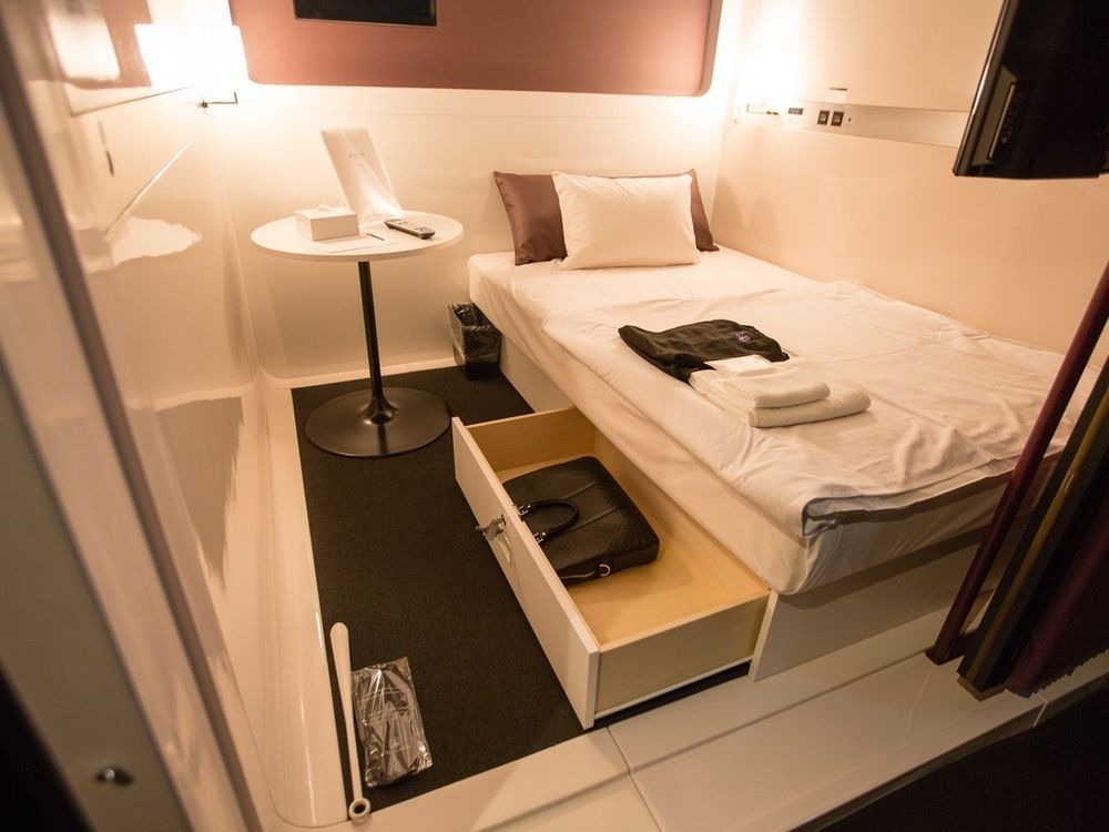 First Shinbashi Atagoyama Capsule hotel *