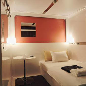 Capsule hotel First Shinbashi Atagoyama Tokyo