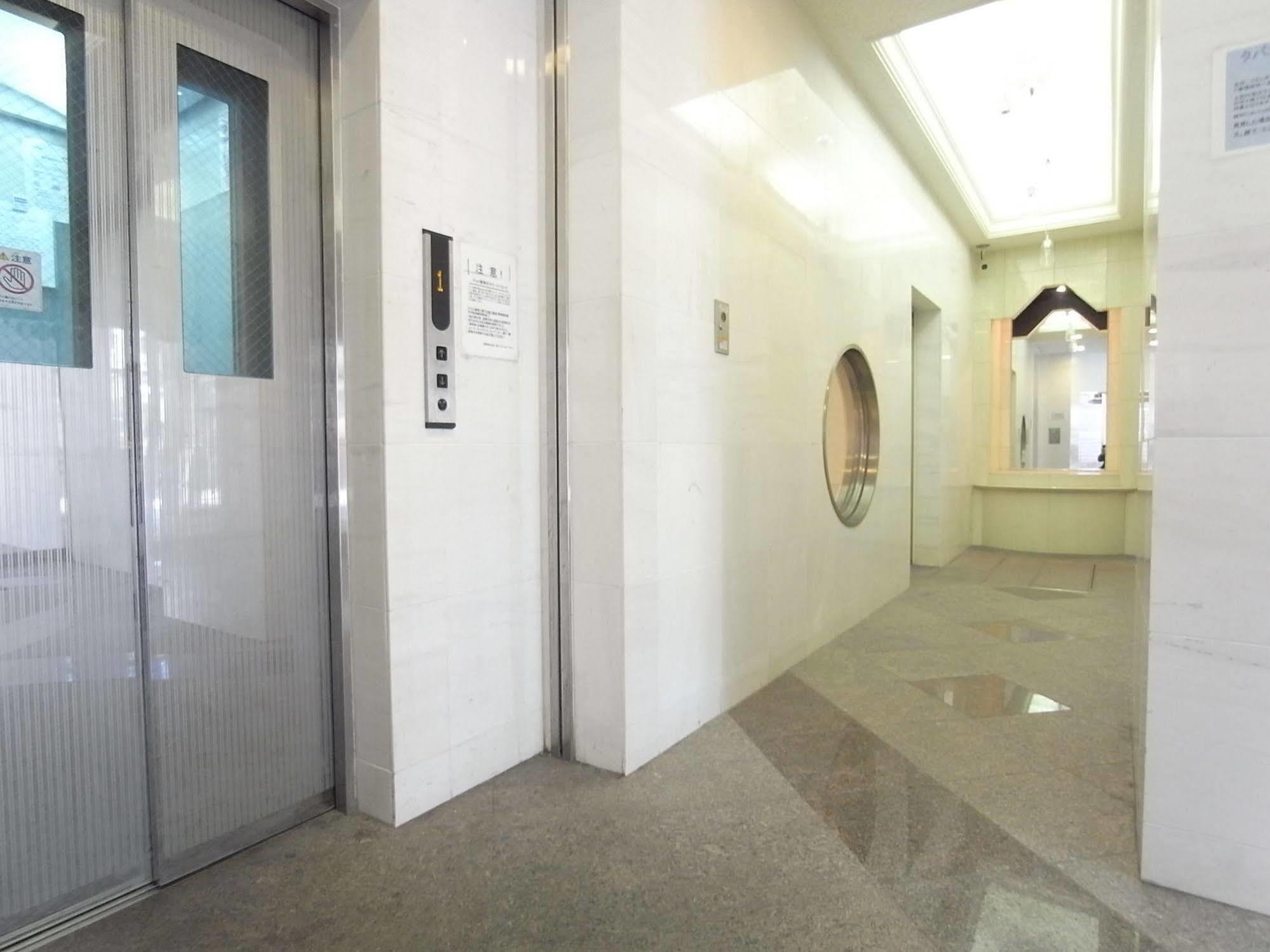 Studio Shibuya Honmachi *