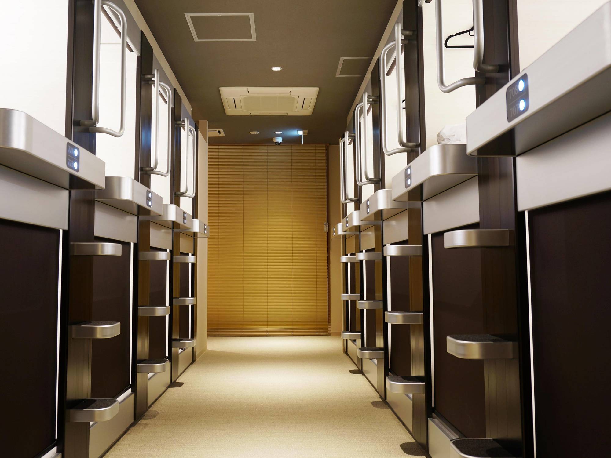 Ekimae Bay Capsule hotel *