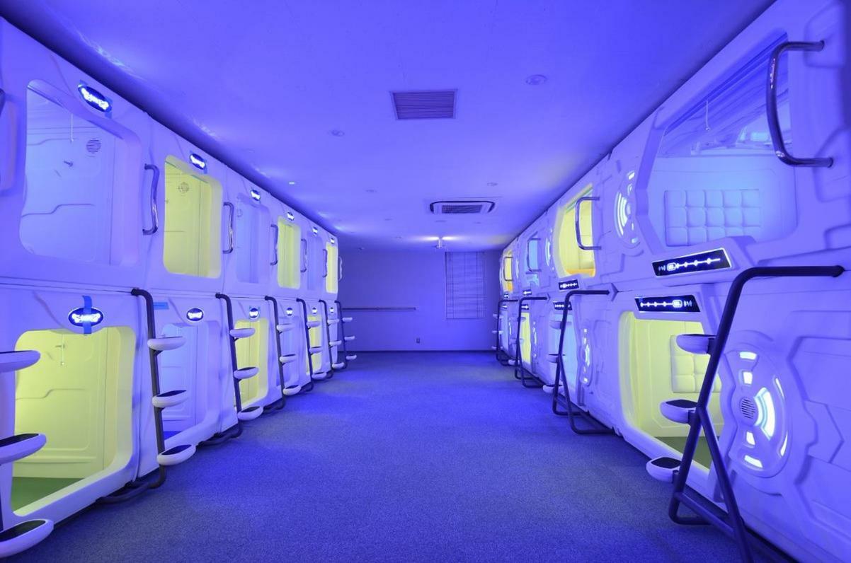 Moon Station Capsule hotel *