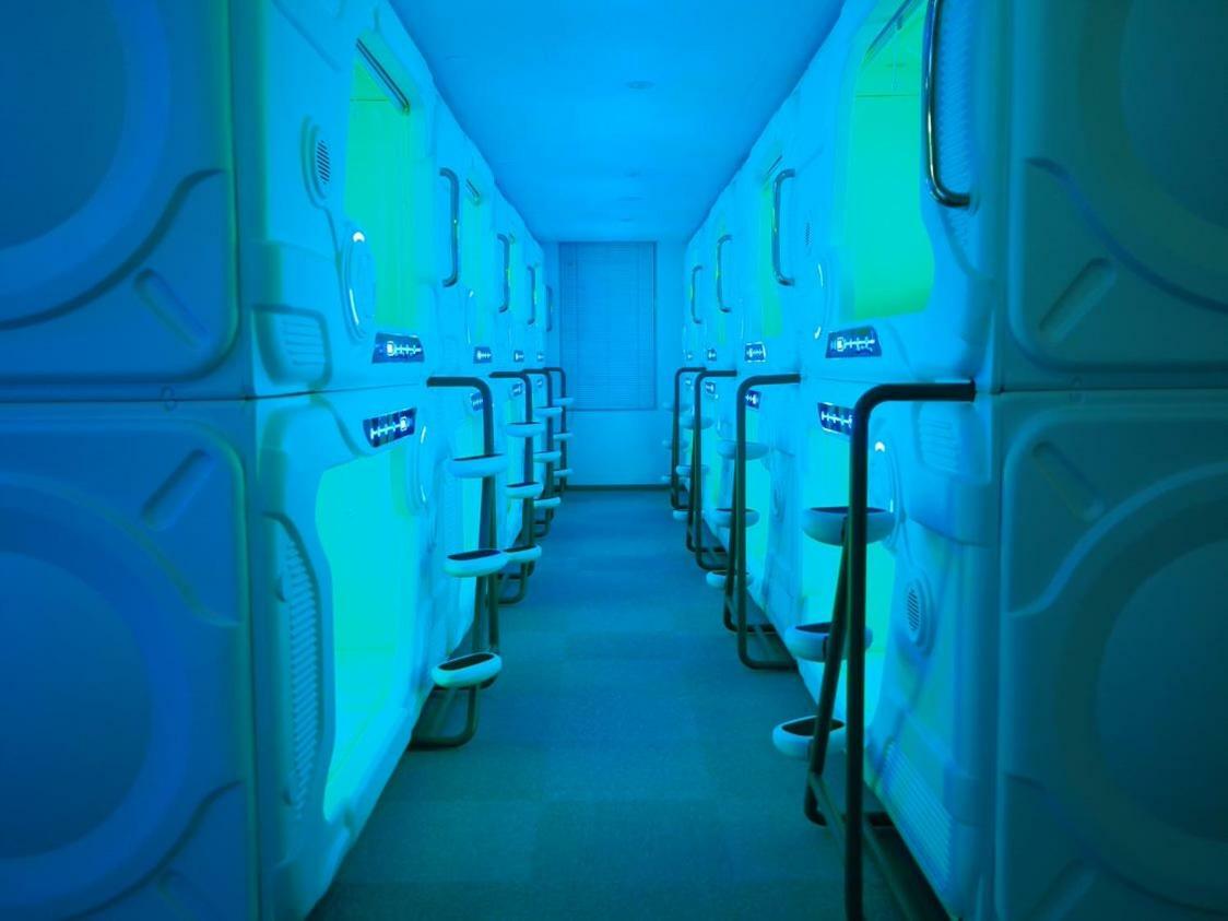Capsule hotel Moon Station Tokyo