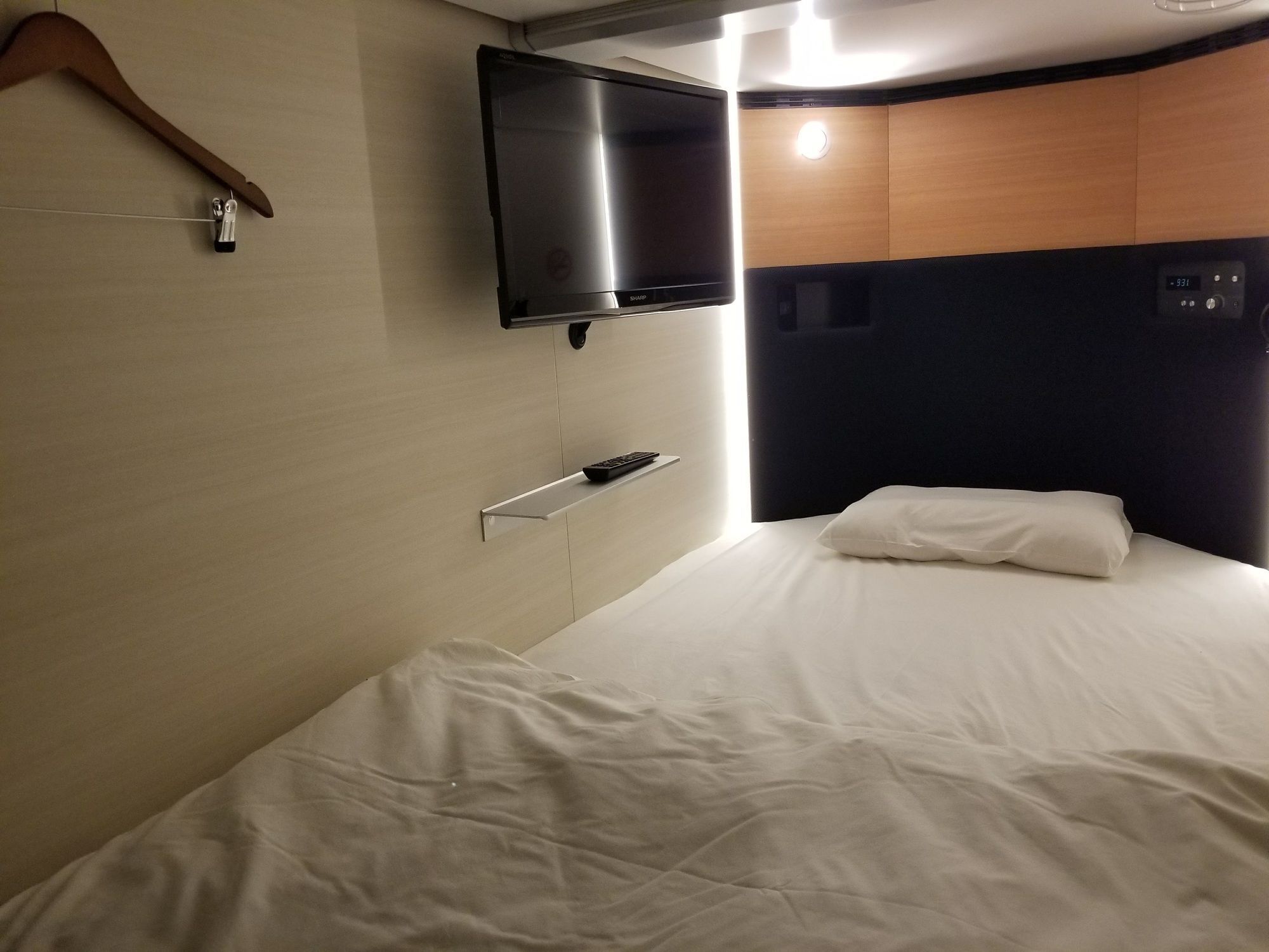 Capsule hotel Glansit Akihabara Tokyo