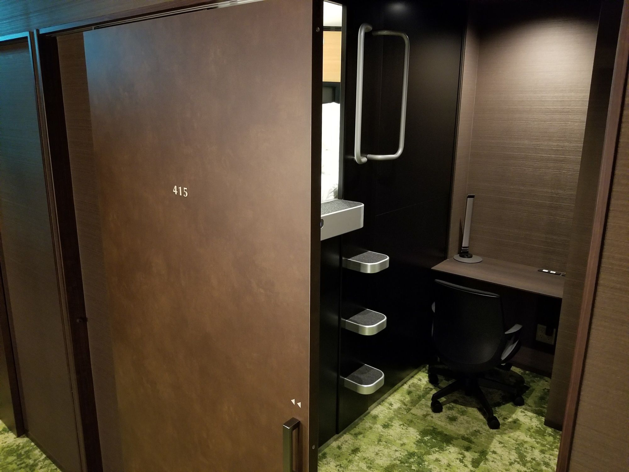 Glansit Akihabara Capsule hotel