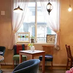 7 Rooms Hotel & Cafe