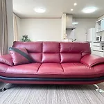 Family House 龍 New Open 全新4室一厅别墅 2浴室2卫生间 全卧室超大双人床 最大接待10位房客