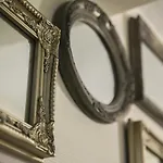 Alice In The Mirror Hostel