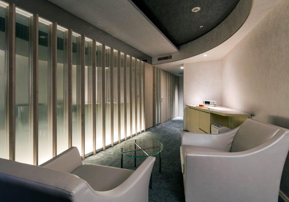 Hotel Daiwa Roynet Ginza Premier