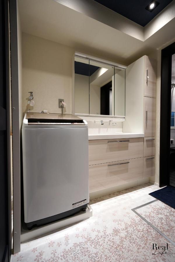 Apartment Real Life Aoyama Tokyo
