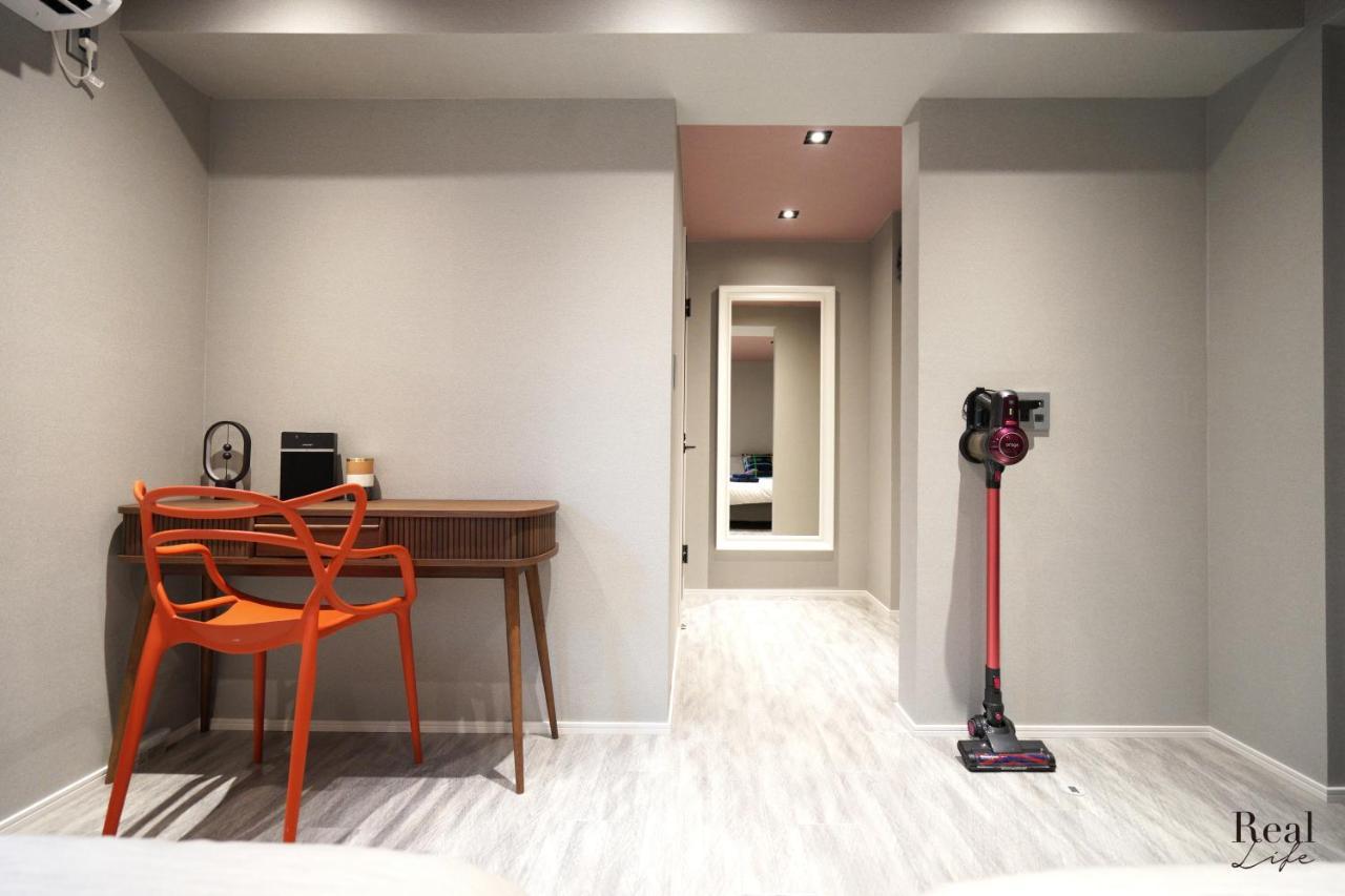 Apartment Real Life Aoyama Tokyo