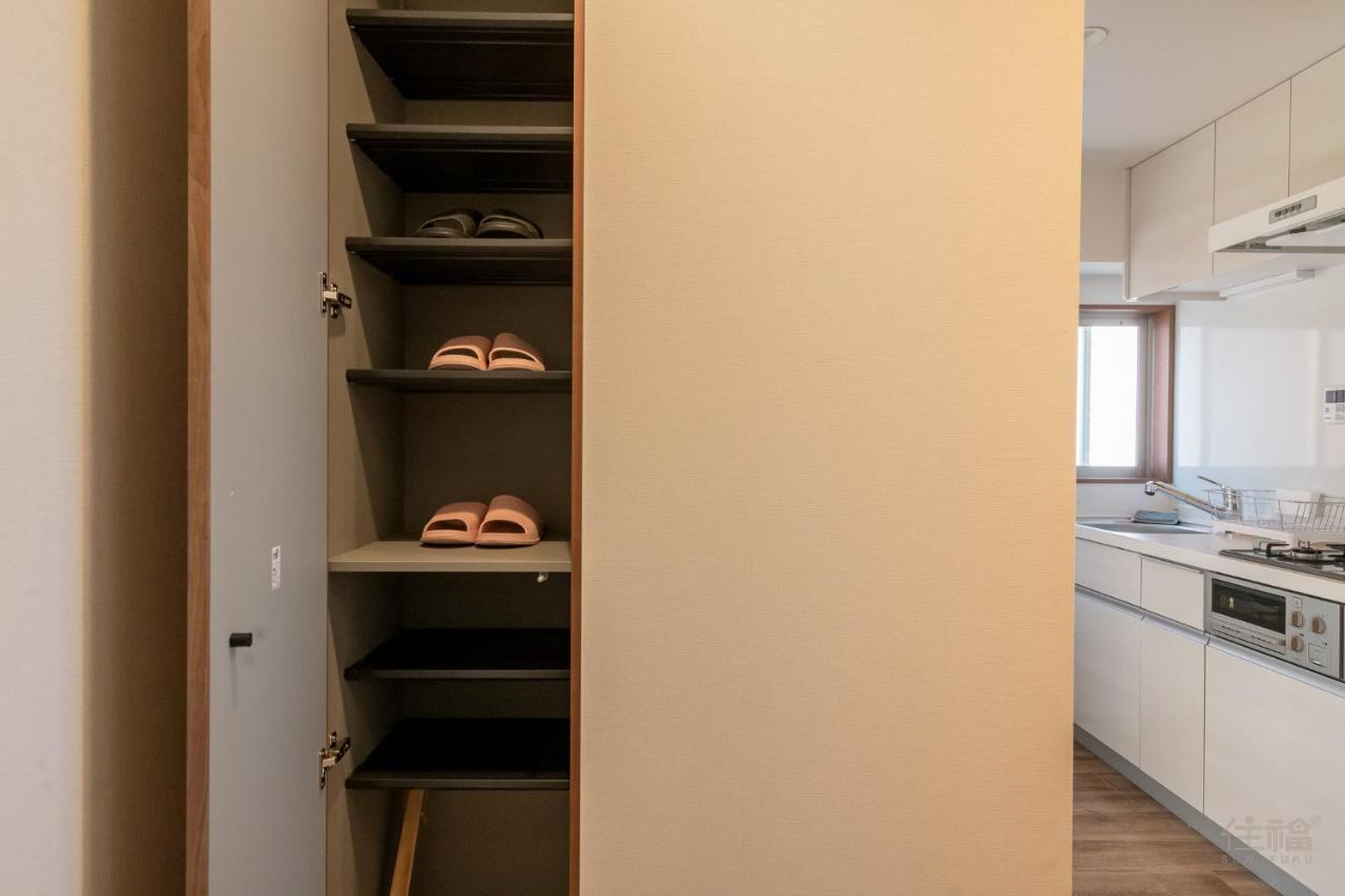 Apartment Hideout *