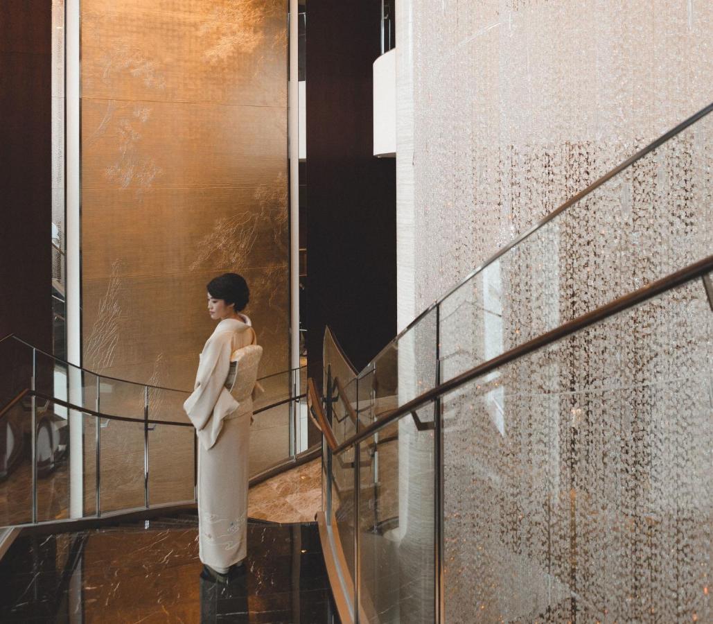Shangri-la Hotel 5*