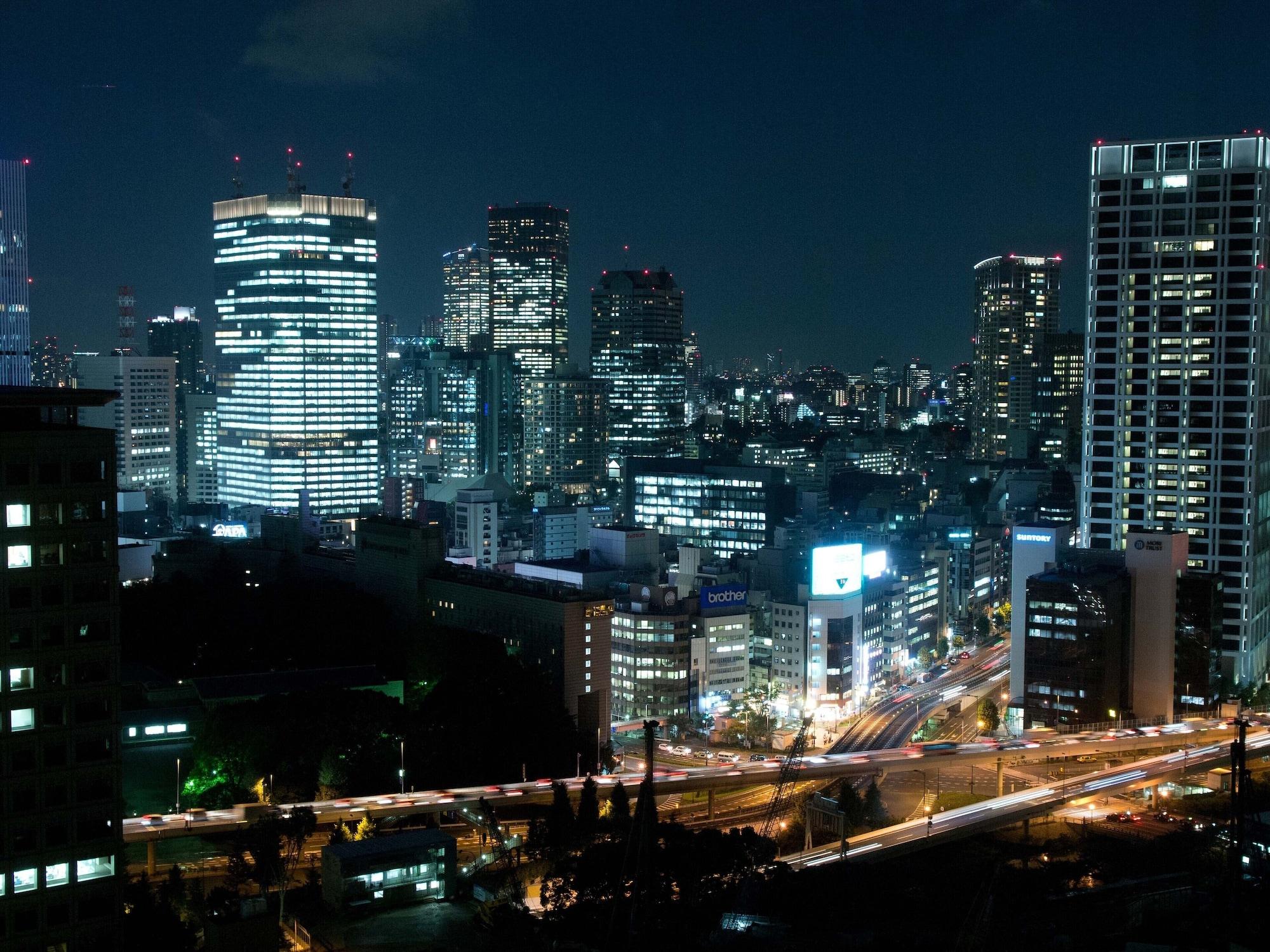 Hotel Toshi Center 4*