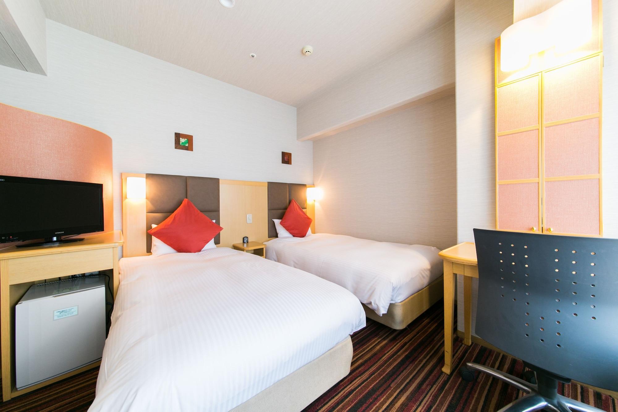 Pearl Yaesu Hotel 3*