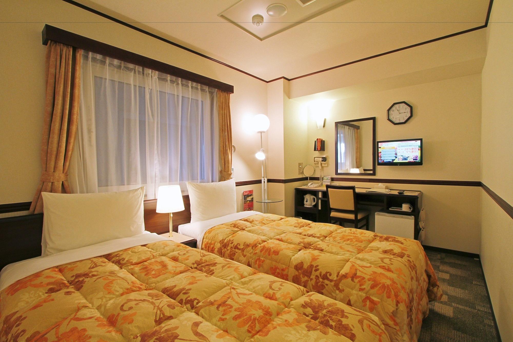 Toyoko Eki Shin Ohashi Mae 3*