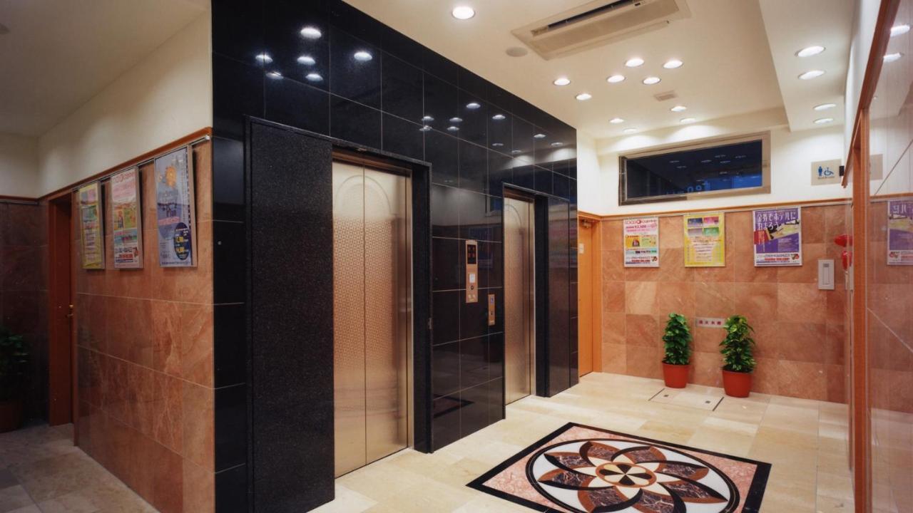 Toyoko Ikebukuro Kita-guchi No.1 3*