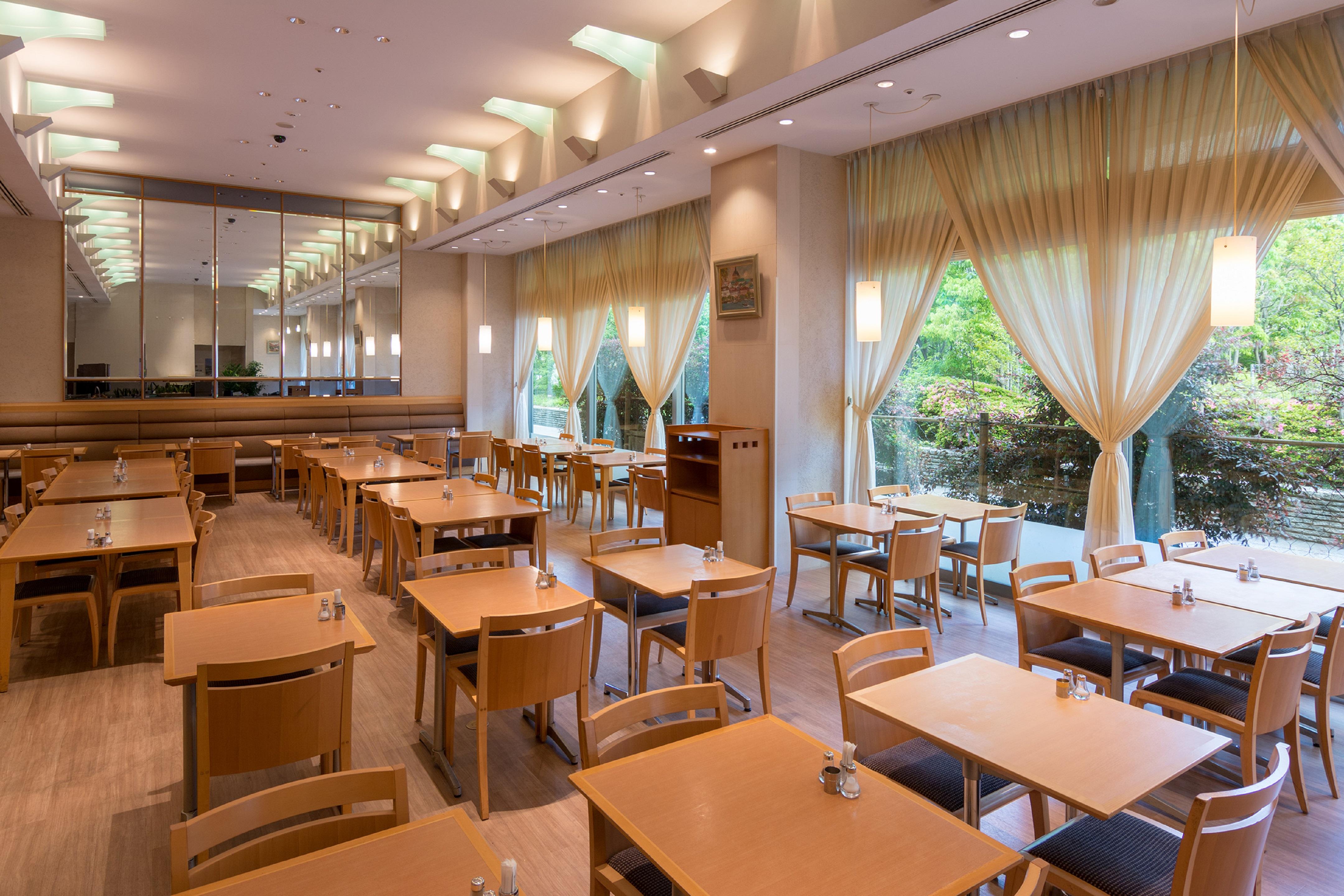 Toshi Center 4*